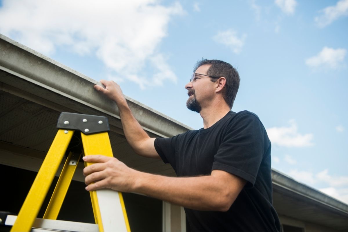 2025 Seasonal Roof Maintenance Checklist: Protect Your Home Year-Round