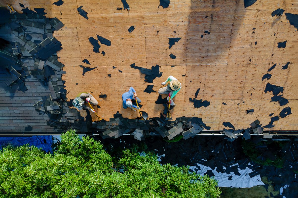 Roof Replacement vs. Repair: 5 Easy Ways to Know Which Is Best for You