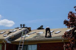 Roof Replacement vs. Repair: 5 Easy Ways to Know Which Is Best for You